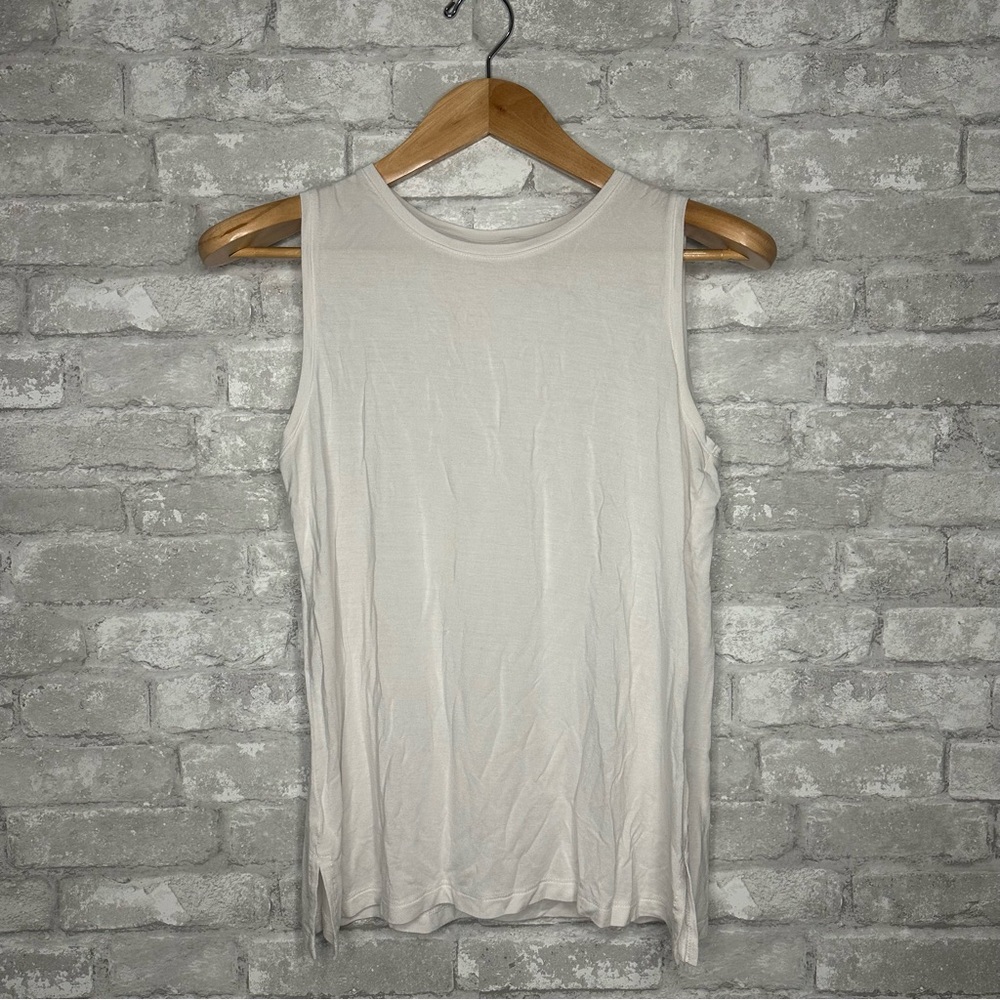 EUC Adrienne Vittadini White Fitted Muscle Tee Size Large